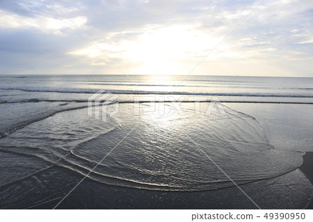 日落我在折疊的波浪中閃耀 49390950