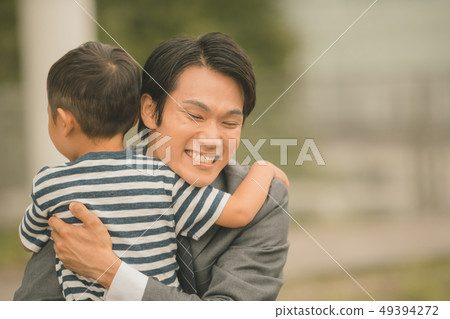 擁抱 父親 爸爸 49394272