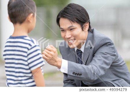 爸爸 父親 男人 49394279