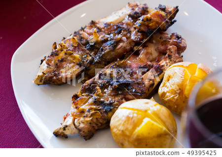 Broiled pig trotters with baked potatoes Broiled pig trotters with baked potatoes 49395425