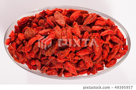 Top view of dried goji berries in glass bowl 49395957