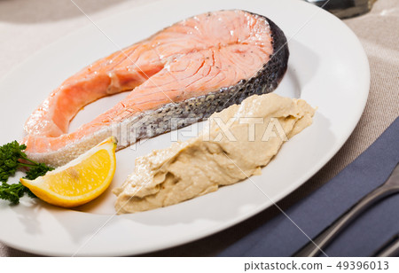 Seared salmon and hummus 49396013