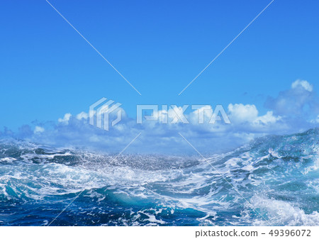 天空和波濤洶湧 49396072