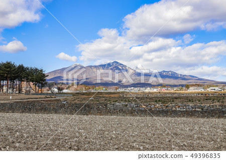 [Yamanashi Prefecture] Yatsugatake in winter and the rural scenery of Hokuto City 49396835