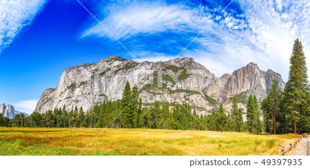 Yosemite Valley. Magnificent national American 49397935