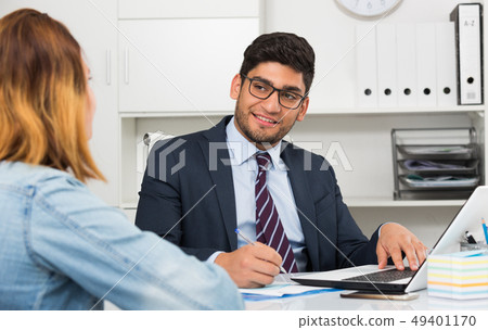 Colleagues meeting in office Colleagues meeting in office 49401170
