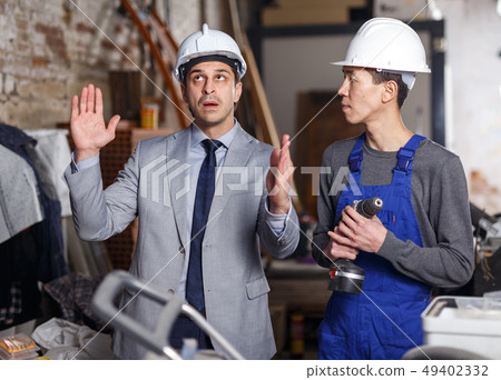 Architect talking with worker Architect talking with worker 49402332