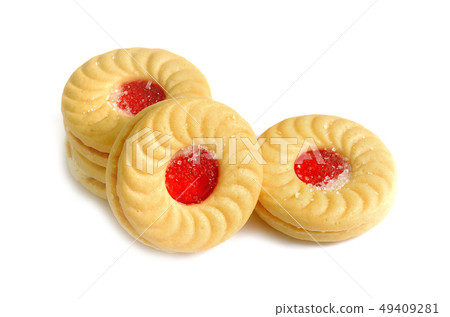 Sandwich biscuits with strawberry on white 49409281