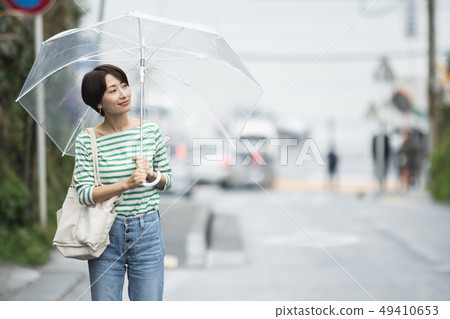 A woman who travels Shonan 49410653