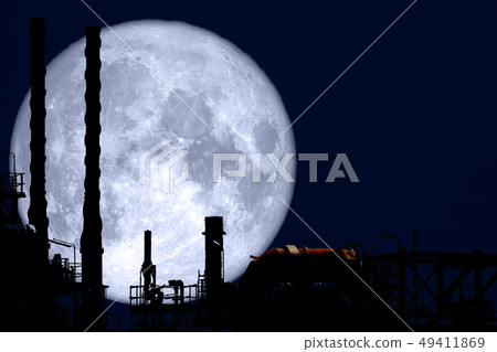 Full Strawberry Moon back on silhouette refinery 49411869