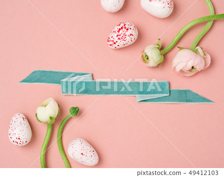 Easter background with eggs and flowers 49412103