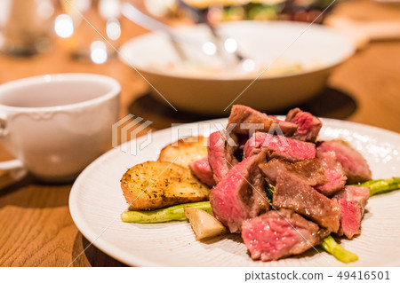 Good beef.這是Ho National luxury restaurant. 49416501