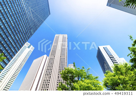 Landscape of the office town looking up at a skyscraper 49419311