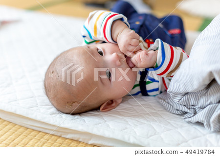 寶貝換衣服 49419784