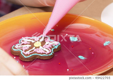 Decorating gingerbread cookies with icing, 49422703