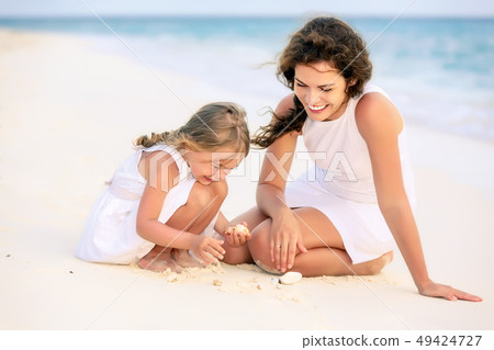 Mother and little daughter playing on the beach on Maldives at summer vacation 49424727