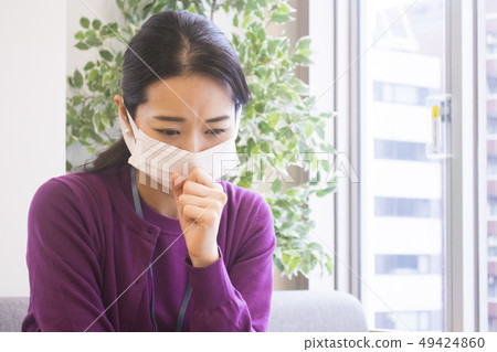 Woman with mask and hand on mouth Pollinosis cold 49424860