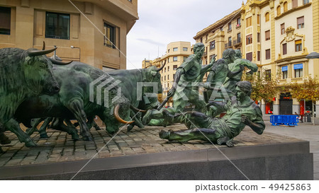 Running bulls monument in Pamplona 49425863