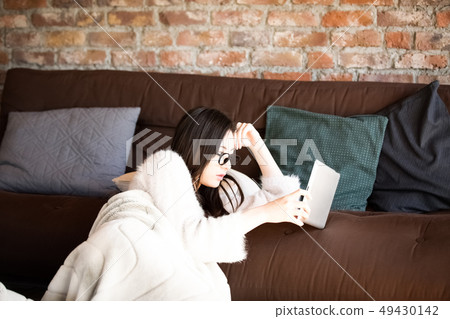 Woman watching tablet Lifestyle 49430142