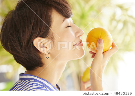 女人的美麗香味 女人的美麗香味 49430159