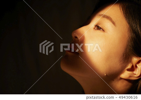 Woman expression sadness 49430616