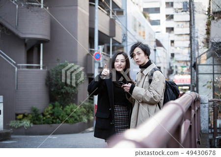 夫妻生活方式走與智能手機 夫妻生活方式走與智能手機 49430678