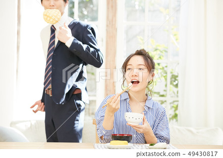 Couple lifestyle meal 49430817