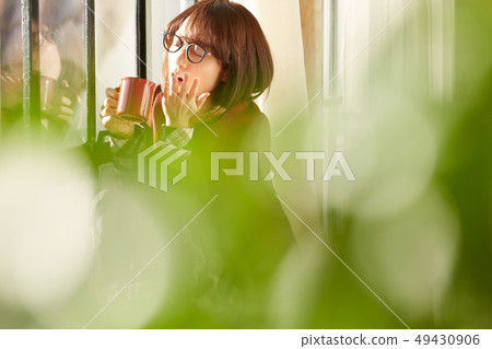 Women's lifestyle tea time 49430906