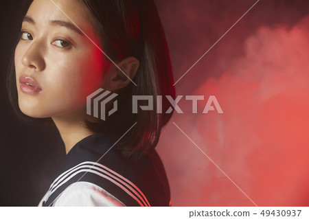 高中女孩形象憤怒 高中女孩形象憤怒 49430937