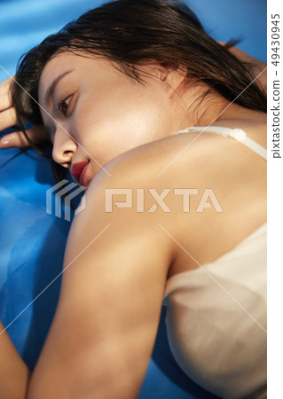 Woman beauty summer 49430945