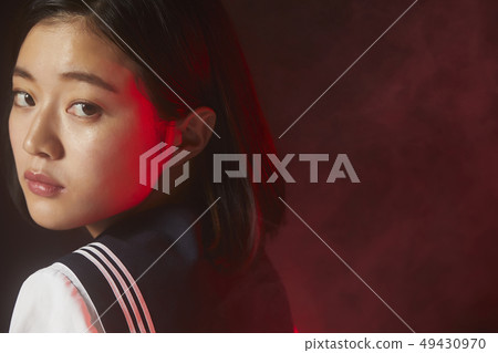 高中女孩形象憤怒 高中女孩形象憤怒 49430970