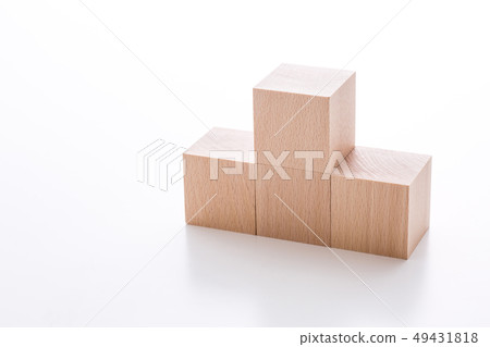  4 wooden blocks 49431818