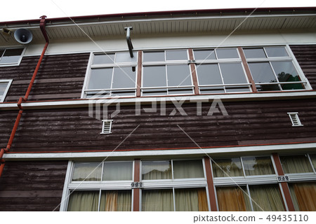 I went to the old wreath elementary school # 57 49435110