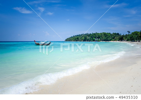 Tropical beach in Koh Lipe, Thailand Tropical beach in Koh Lipe, Thailand 49435310