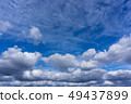 在藍天的一朵白色雲彩 49437899