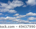在藍天的一朵白色雲彩 49437990