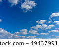 在藍天的一朵白色雲彩 49437991