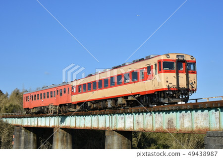 夷隅鐵道 木波28+木波52 過3號石隅川橋 49438987