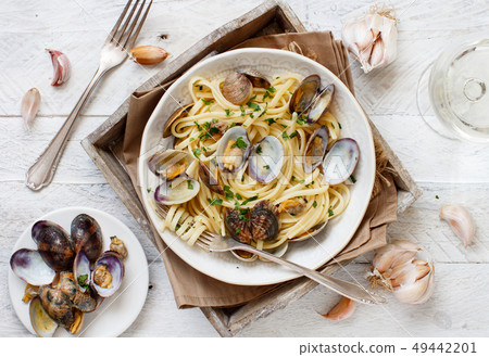 Linguini with clams 49442201