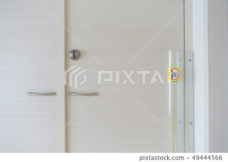 Finger-tight door Finger-tight door 49444566