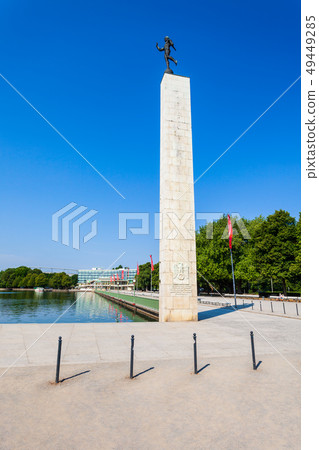 Olympic torchbearer column, Maschsee lake 49449285