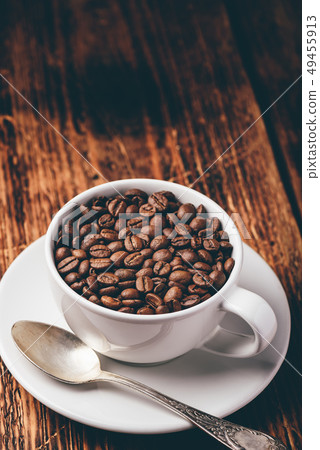 Cup full of roasted coffee beans 49455913