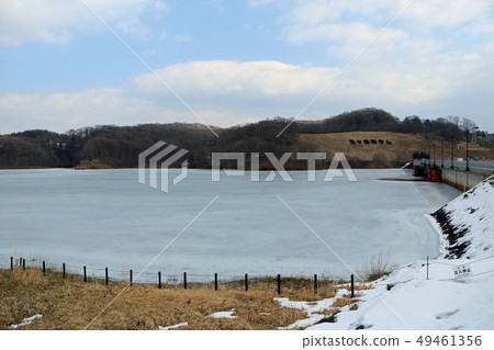 Yotsuda Dam, frozen southern Katafuji lake Yotsuda Dam, frozen southern Katafuji lake 49461356
