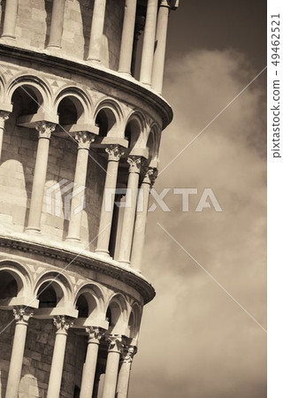 Leaning tower Pisa closeup Leaning tower Pisa closeup 49462521
