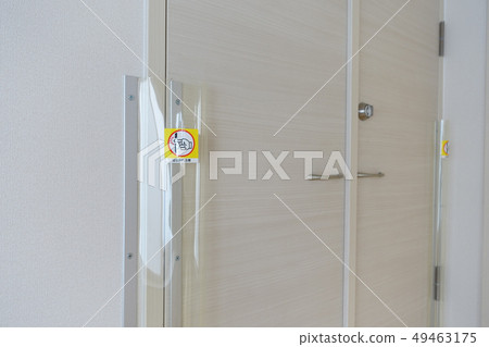 Finger-tight door Finger-tight door 49463175