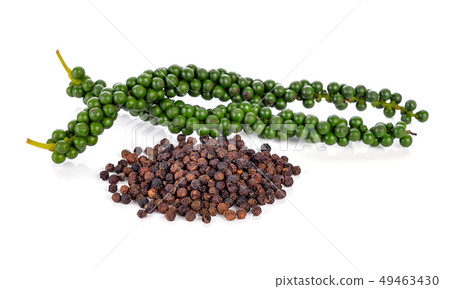Fresh green peppercorns and black peppercorns 49463430