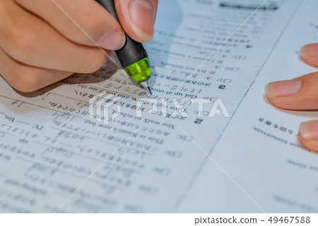 At the same time solving English problems 49467588