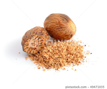 Nutmeg with shavings. 49471035