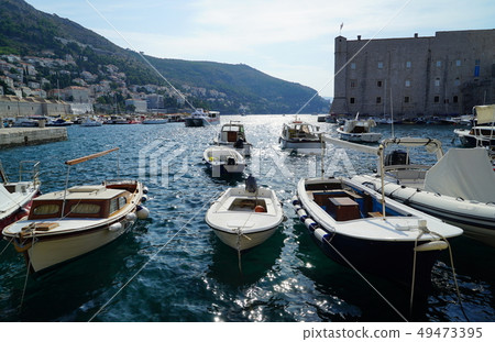亞得里亞海的珍珠 - 杜布羅夫尼克舊港口的風景 亞得里亞海的珍珠 - 杜布羅夫尼克舊港口的風景 49473395