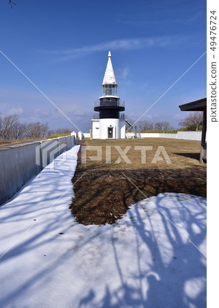 Photographed with a clear sky the Motatada lighthouse, Hokkaido's secluded town, at the height of Japan's highest sea level 49476724